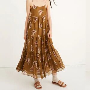 Madewell Cami Tier Midi Dress in Metallic
Classic Corsage